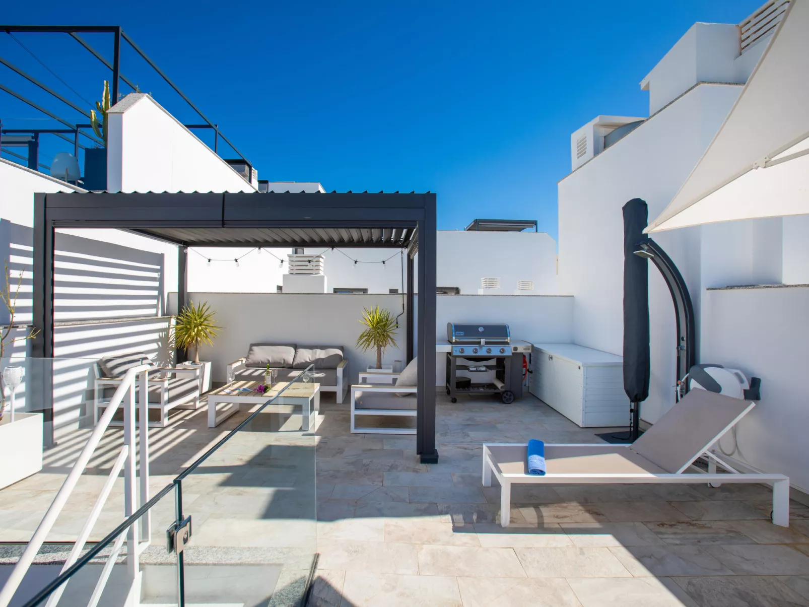 Serenebay Apartment SeaView/Roof Terrace-Draußen
