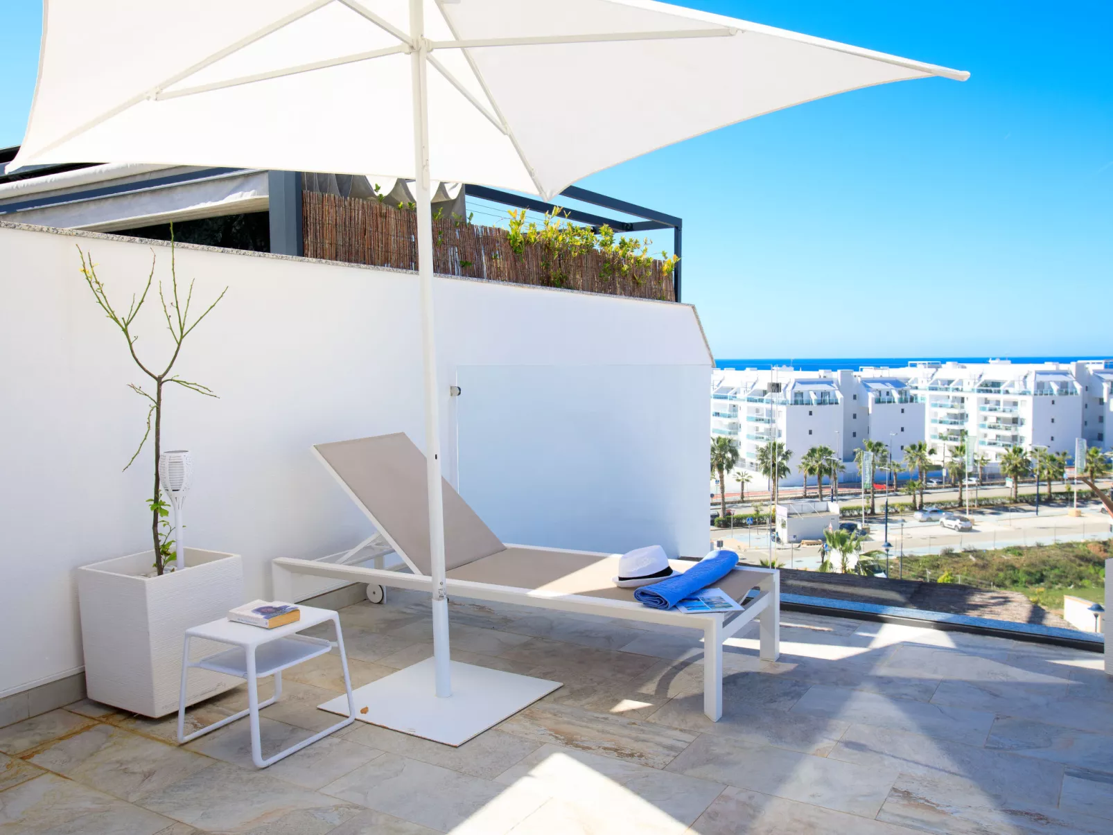 Serenebay Apartment SeaView/Roof Terrace-Drinnen