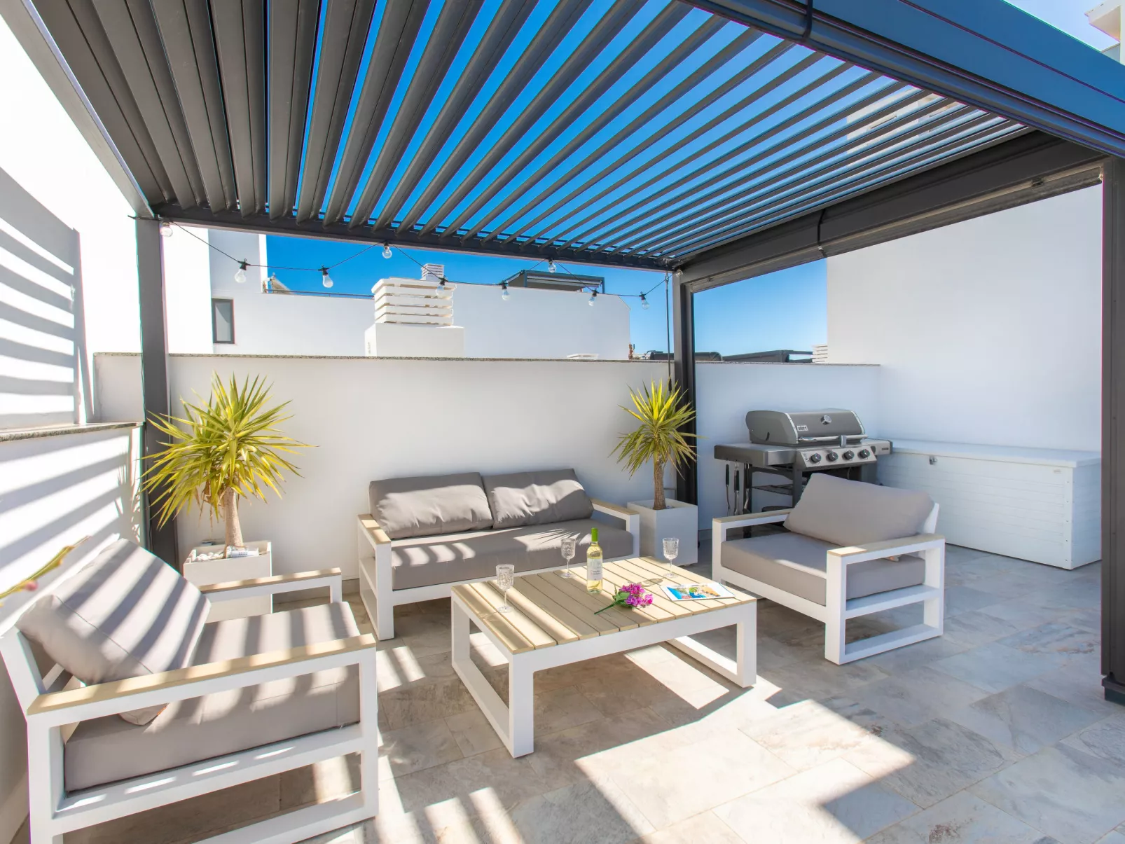 Serenebay Apartment SeaView/Roof Terrace-Drinnen