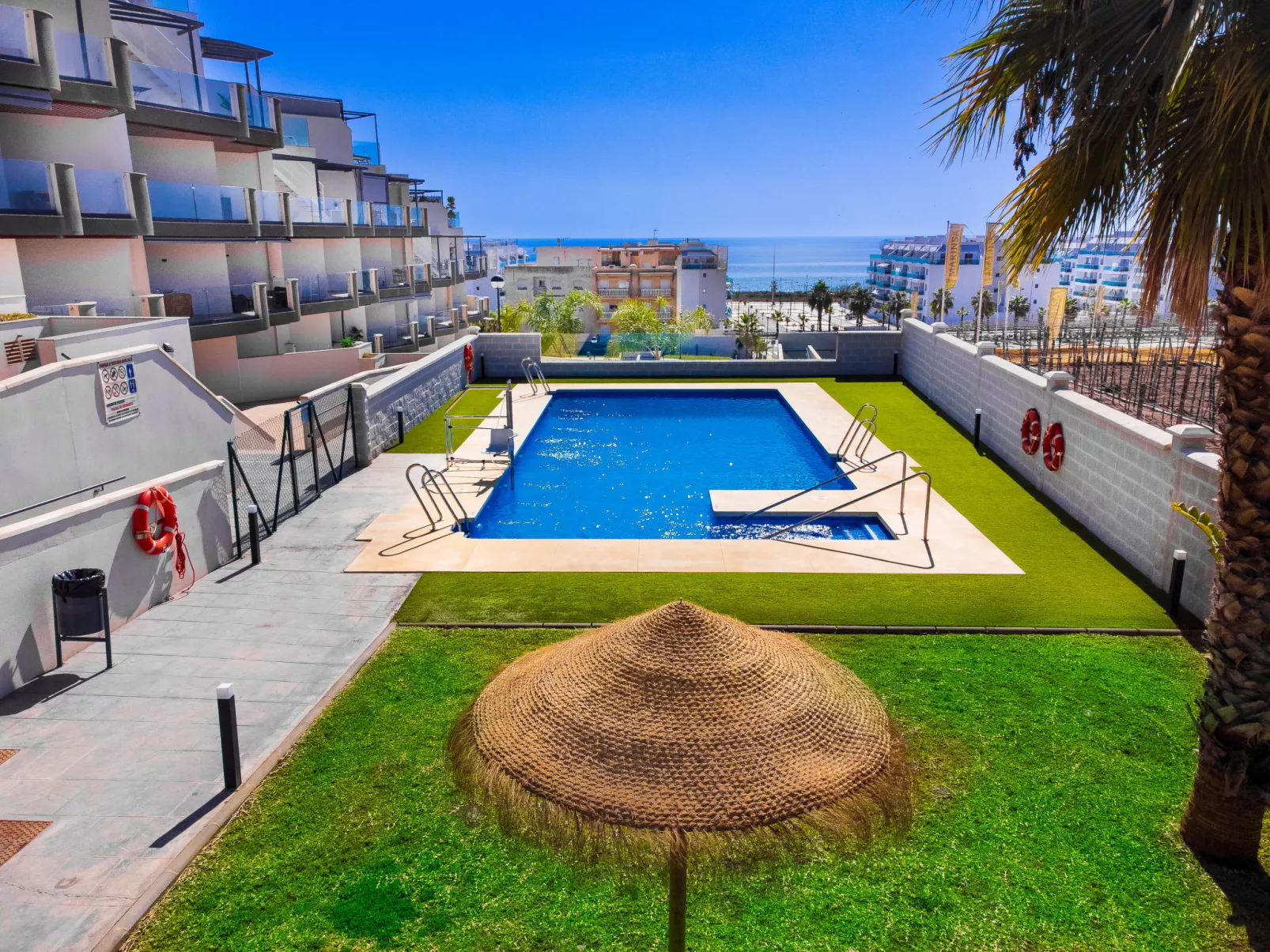 Serenebay Apartment SeaView/Roof Terrace-Draußen