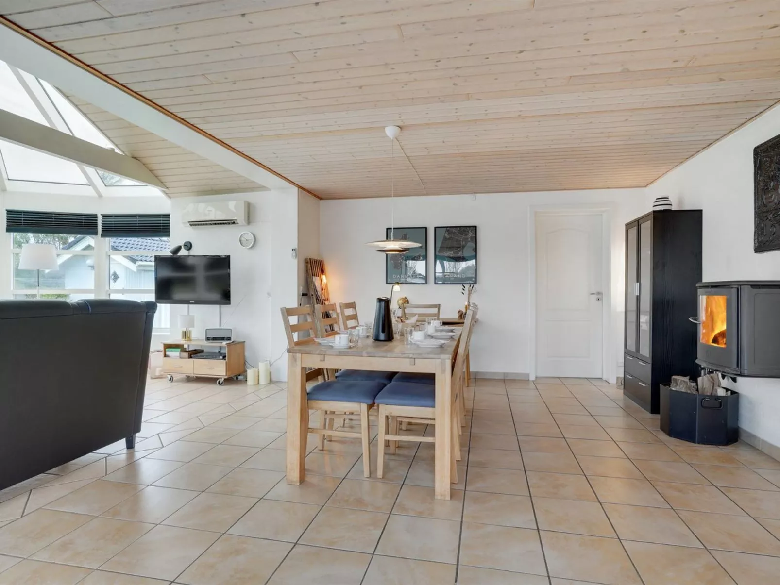 "Svenn" - 400m from the sea-Inside