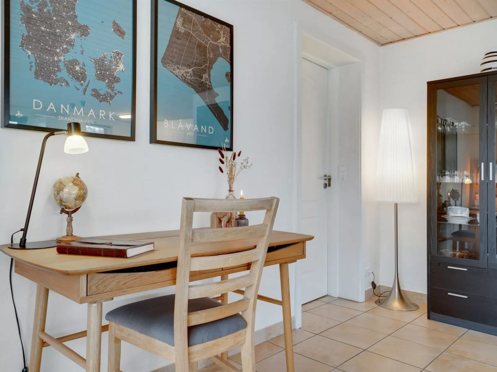 "Svenn" - 400m from the sea-Inside