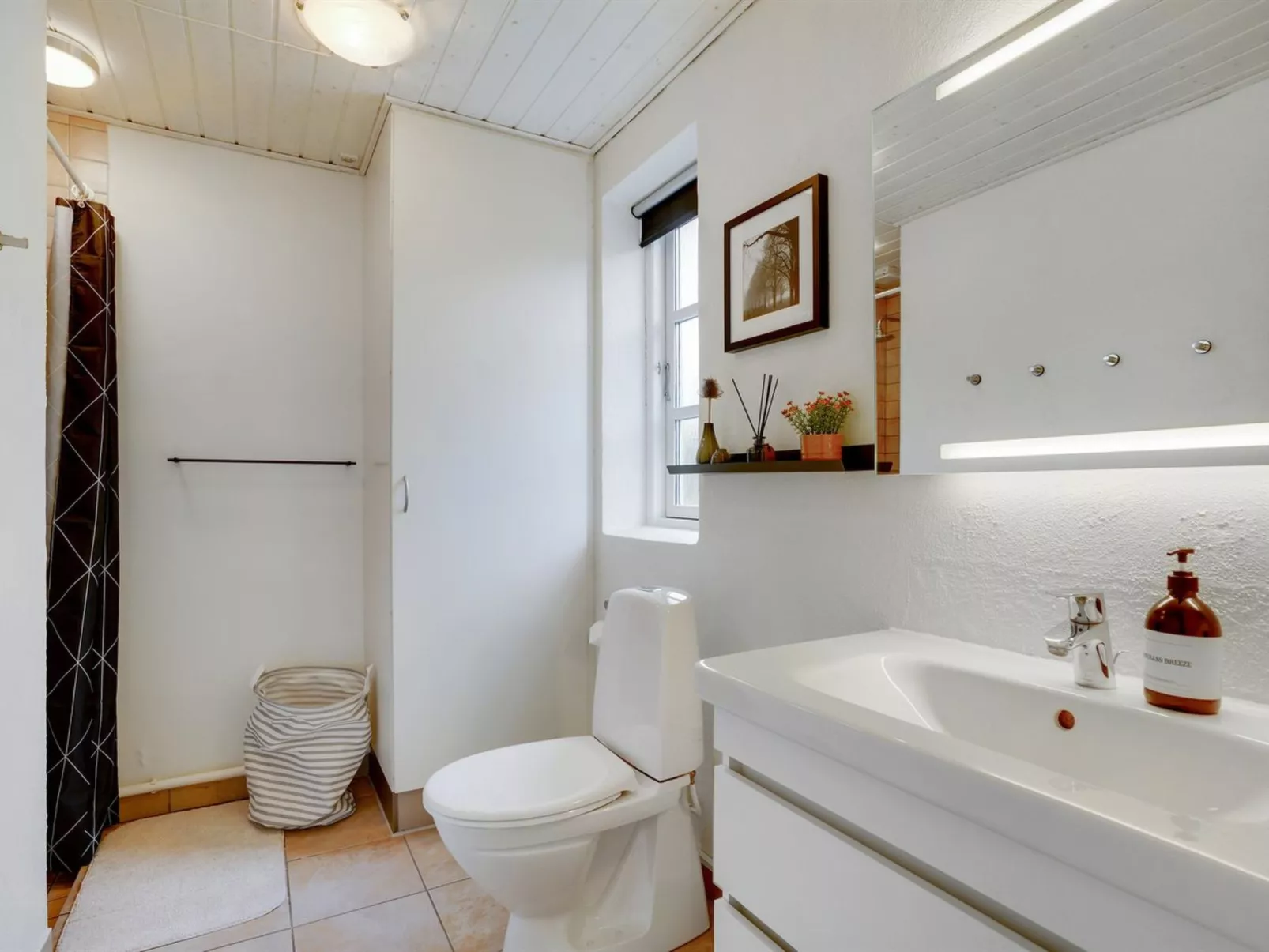 "Svenn" - 400m from the sea-Inside