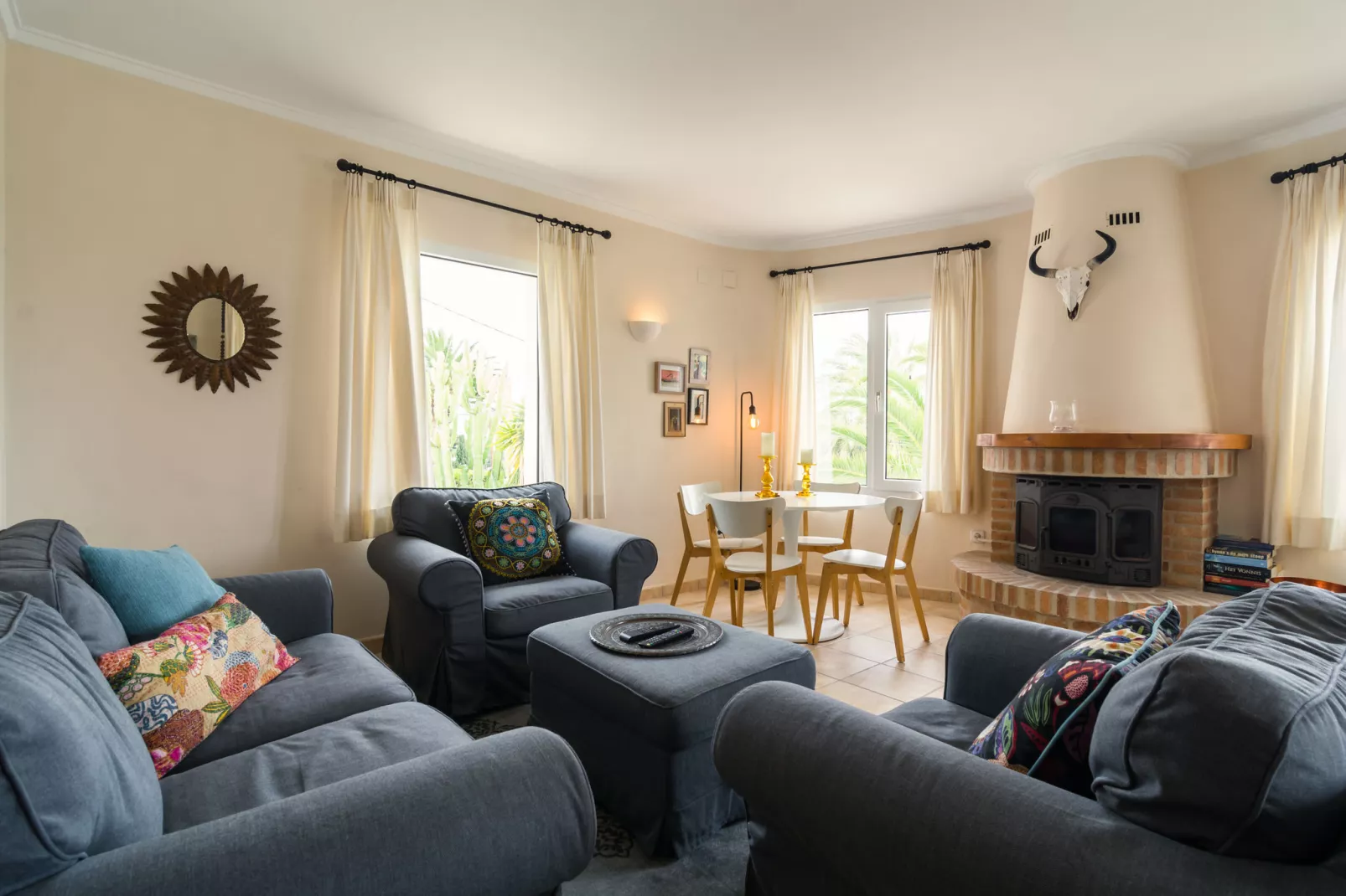 El Paraíso-Living room