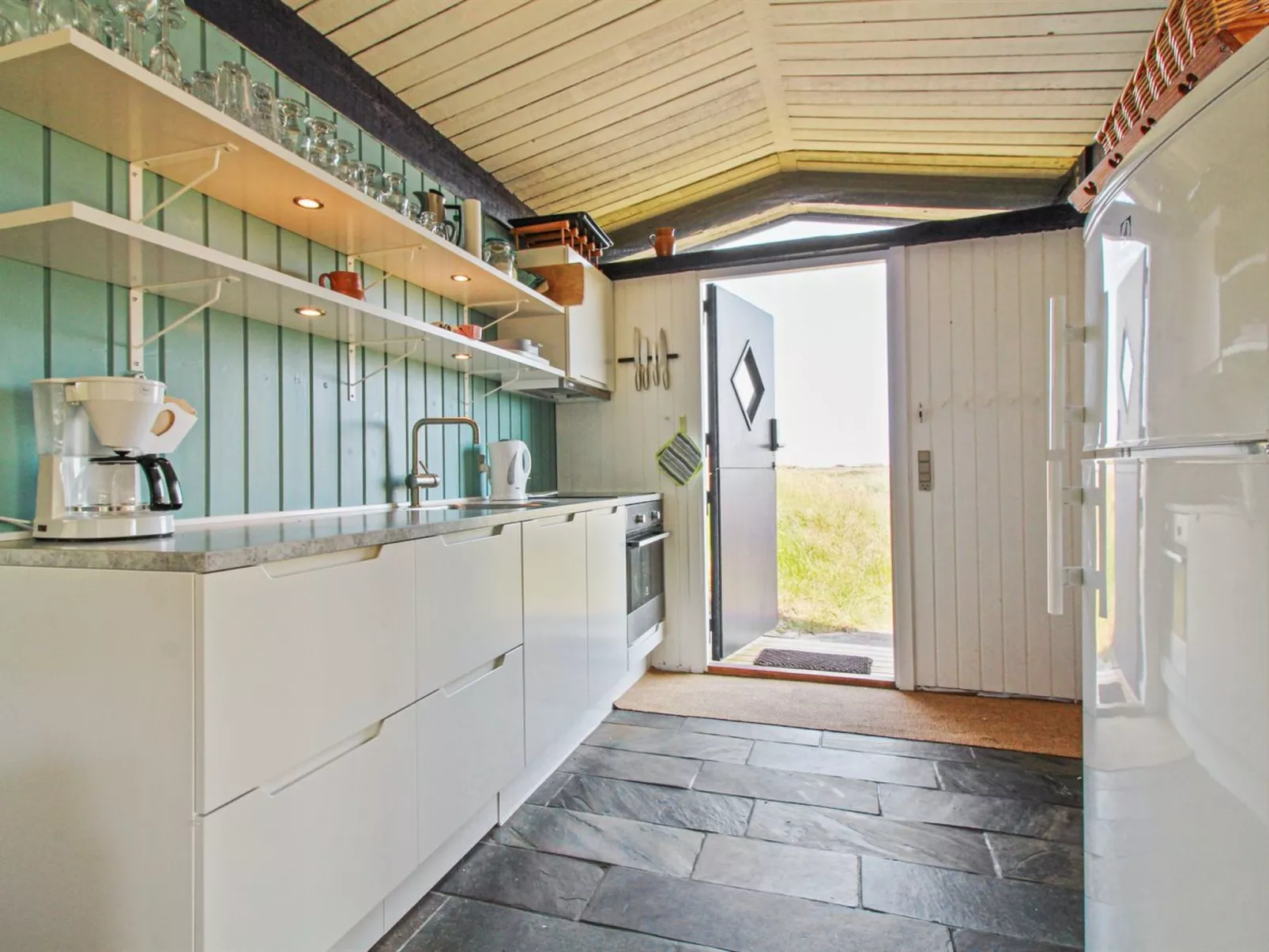"Scarlett" - 300m from the sea-Outside