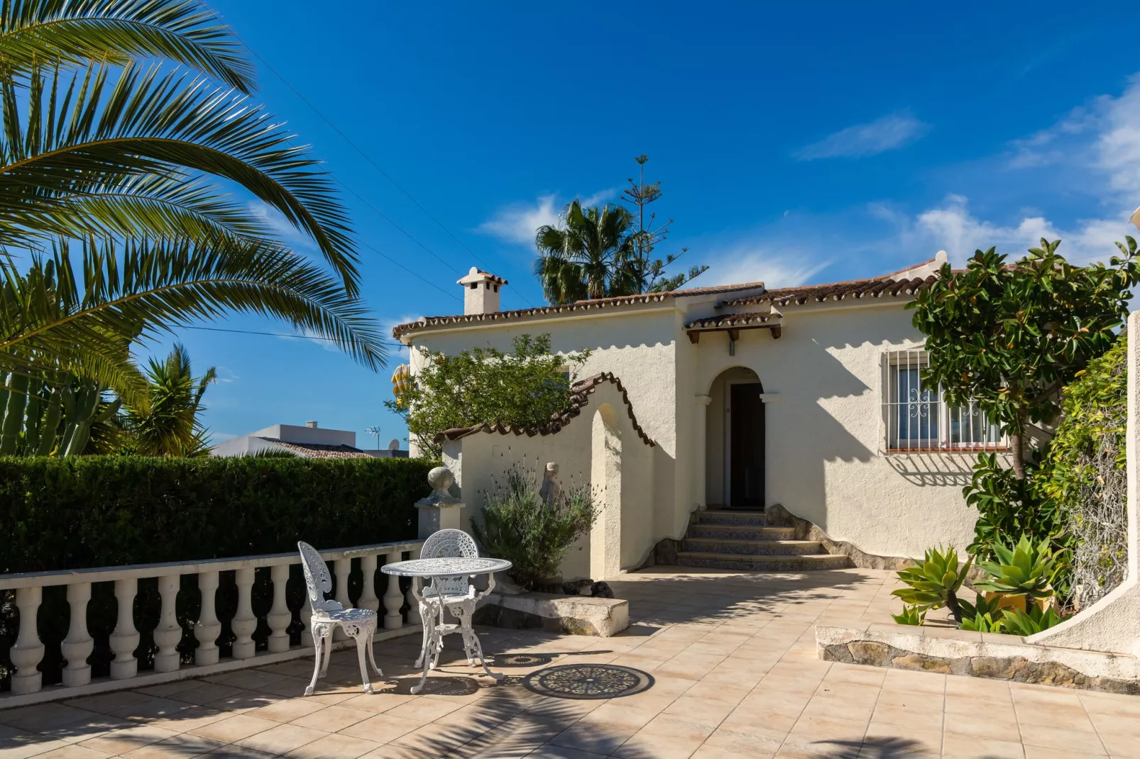 El Paraíso-Exterior summer