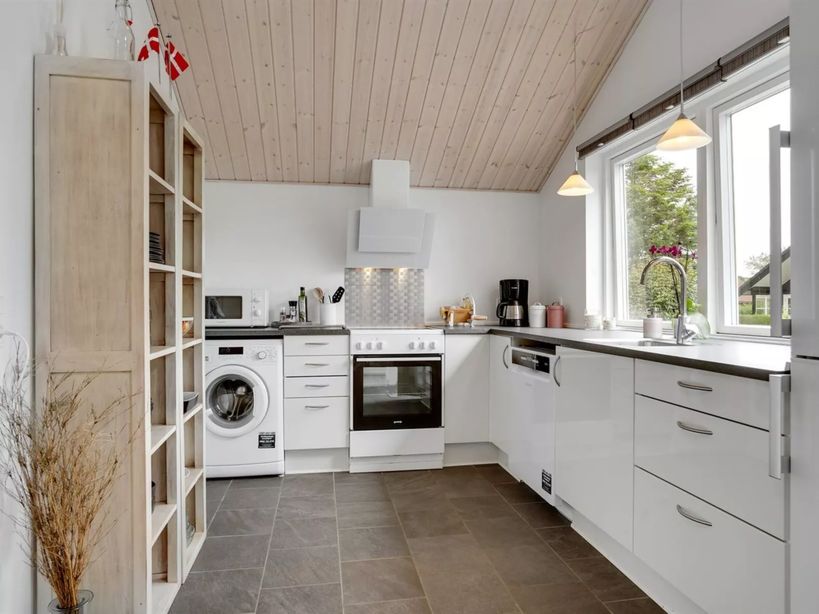 "Jörgen" - 100m from the sea-Dedans