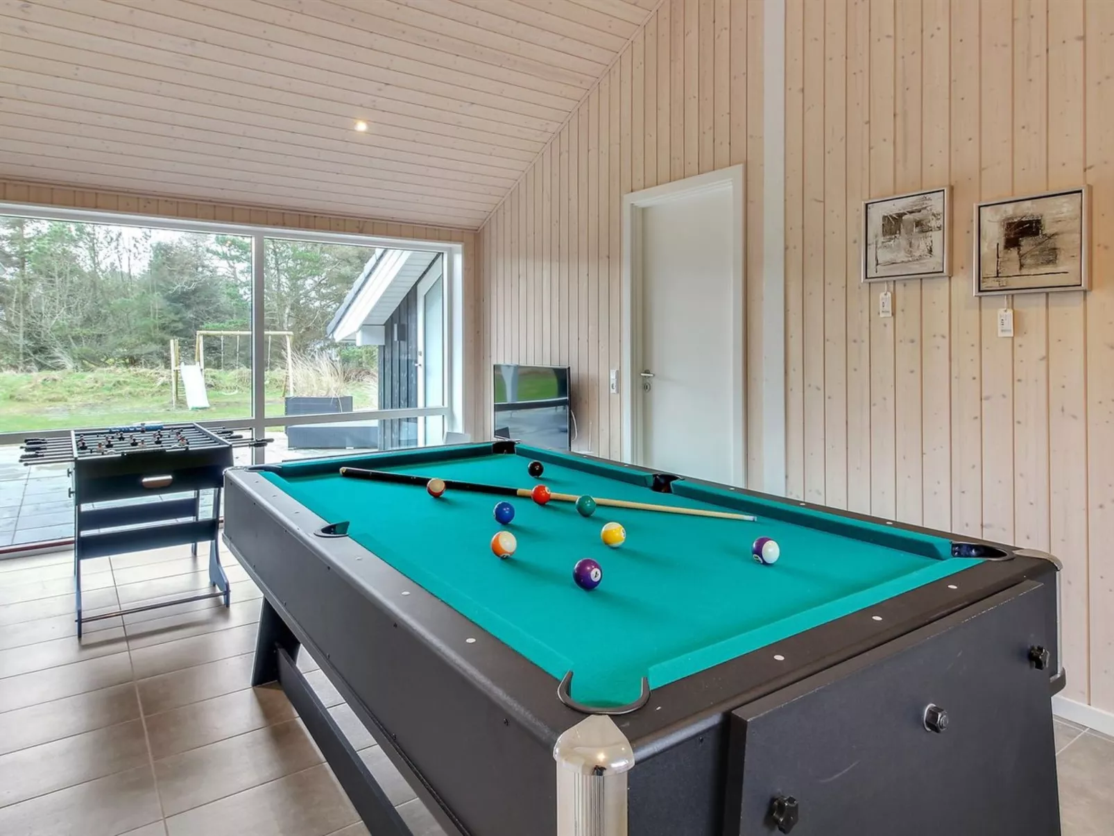 "Dior" - 1.4km from the sea-Inside