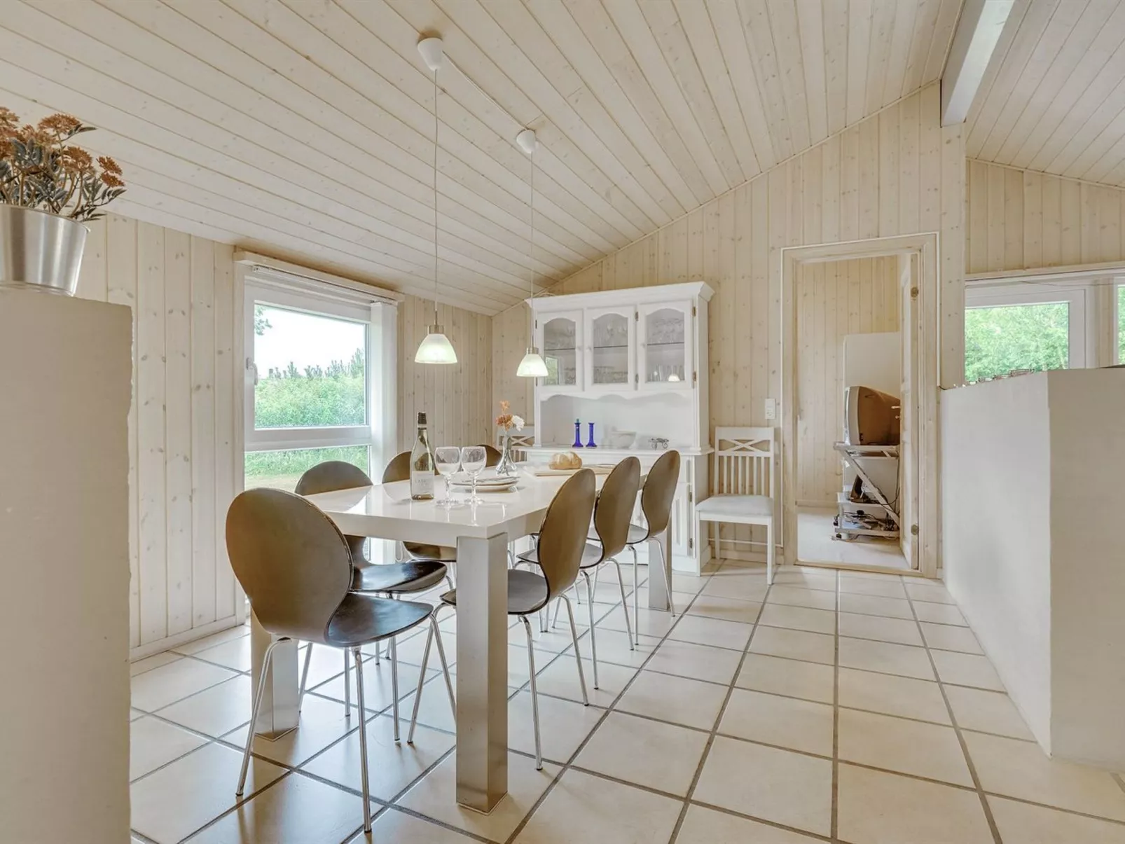 "Aviaja" - 12km from the sea-Inside