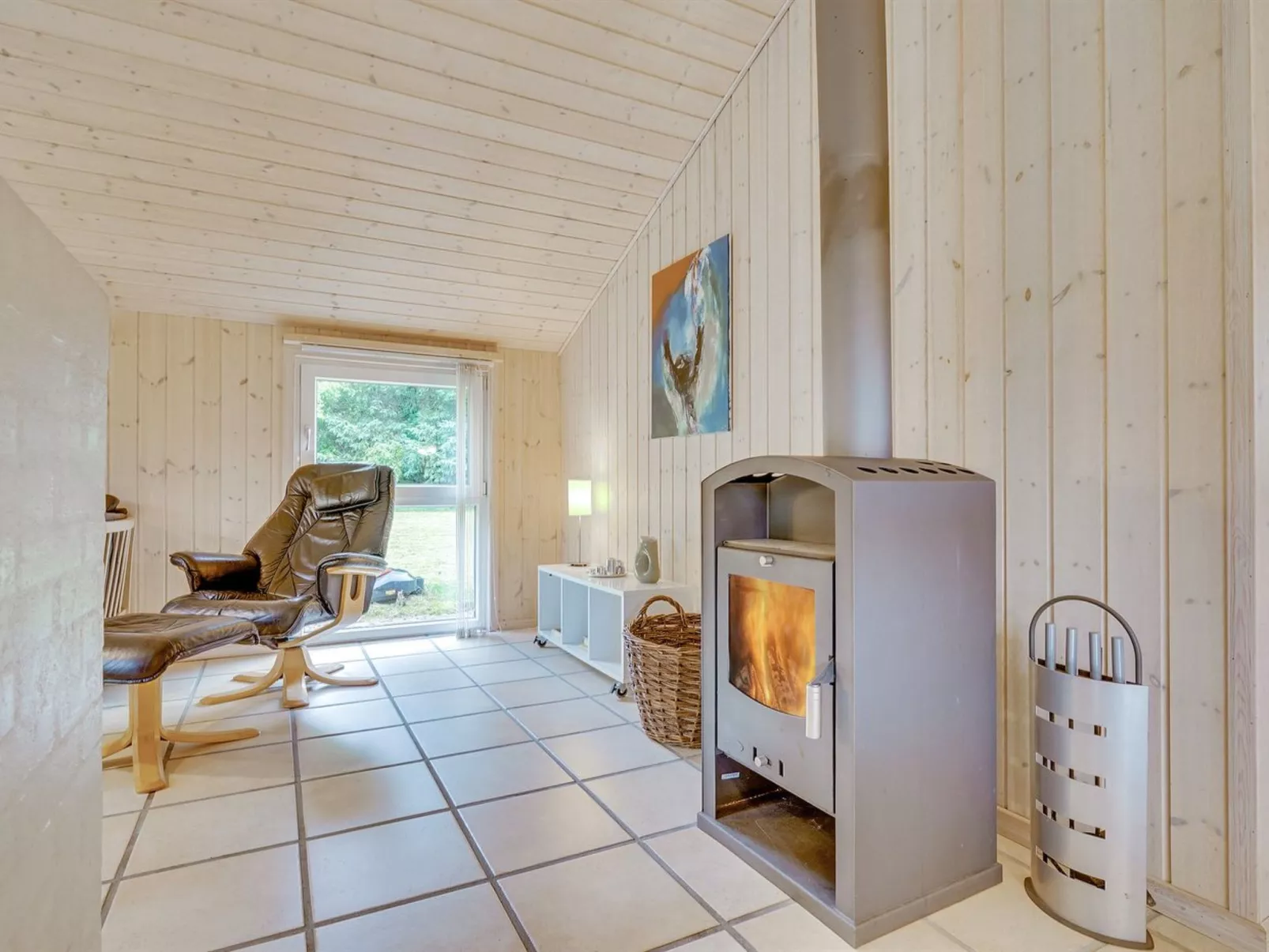 "Aviaja" - 12km from the sea-Inside