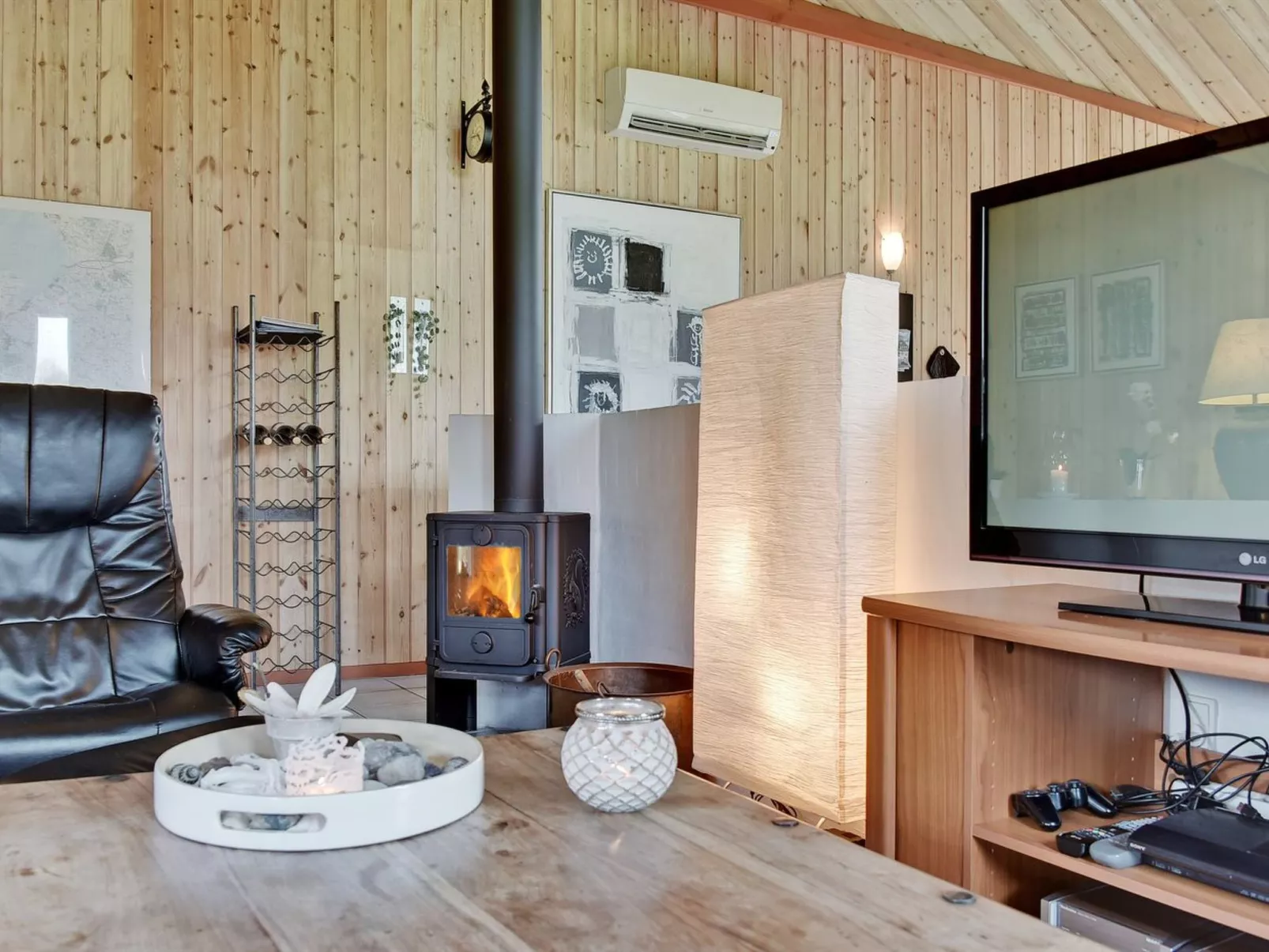 "Aisa" - 10.5km from the sea-Drinnen