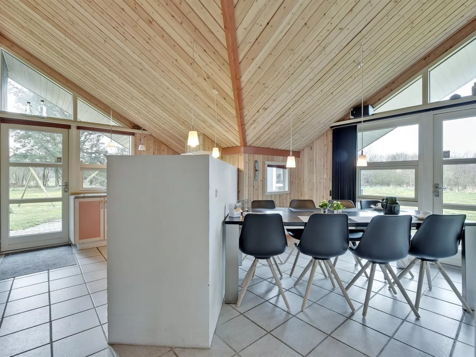 "Aisa" - 10.5km from the sea-Drinnen