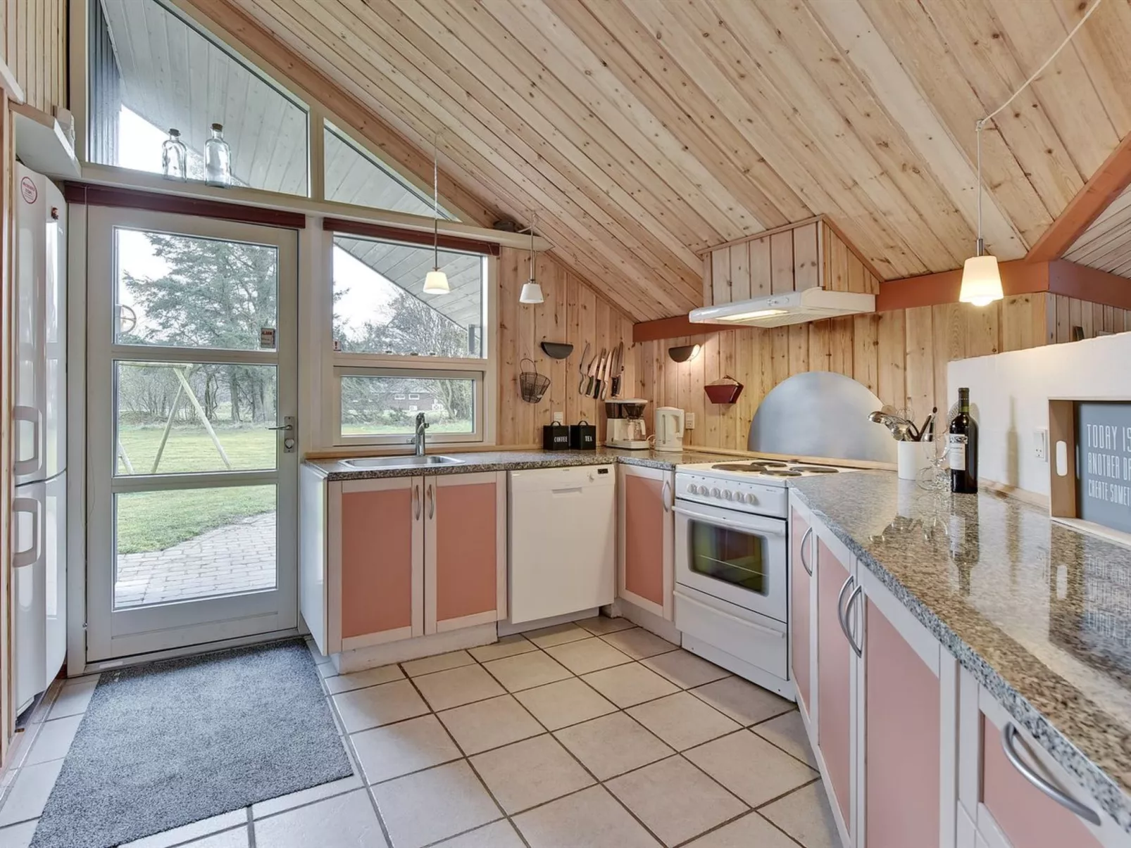 "Aisa" - 10.5km from the sea-Drinnen