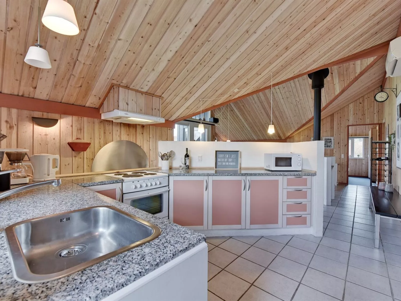"Aisa" - 10.5km from the sea-Drinnen