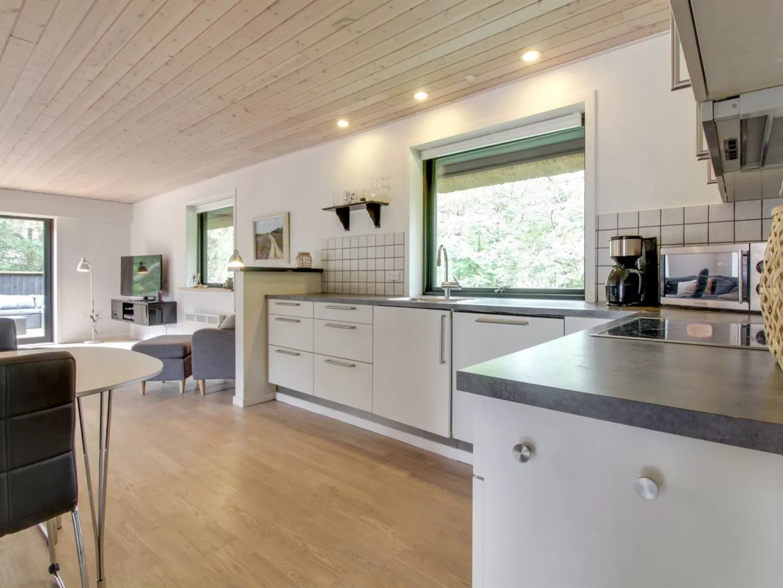 "Gunkil" - 800m from the sea-Inside