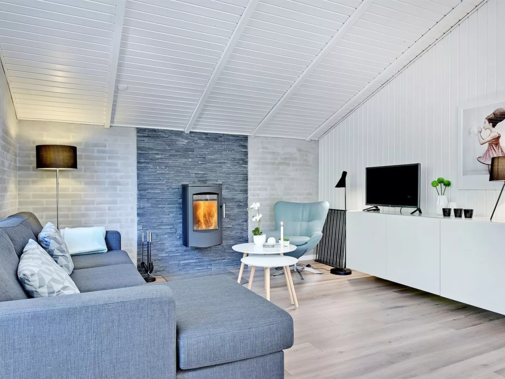 "Eirik" - 2.5km from the sea-Inside