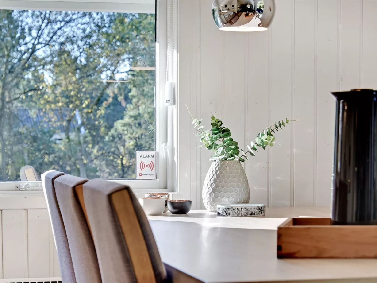 "Eirik" - 2.5km from the sea-Inside