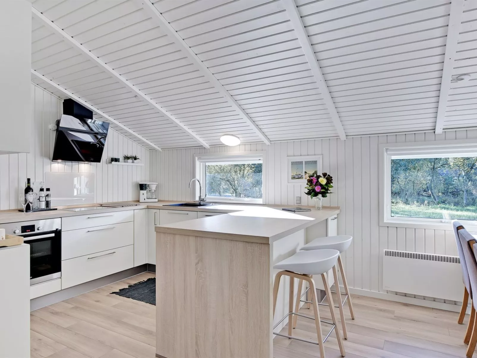 "Eirik" - 2.5km from the sea-Inside