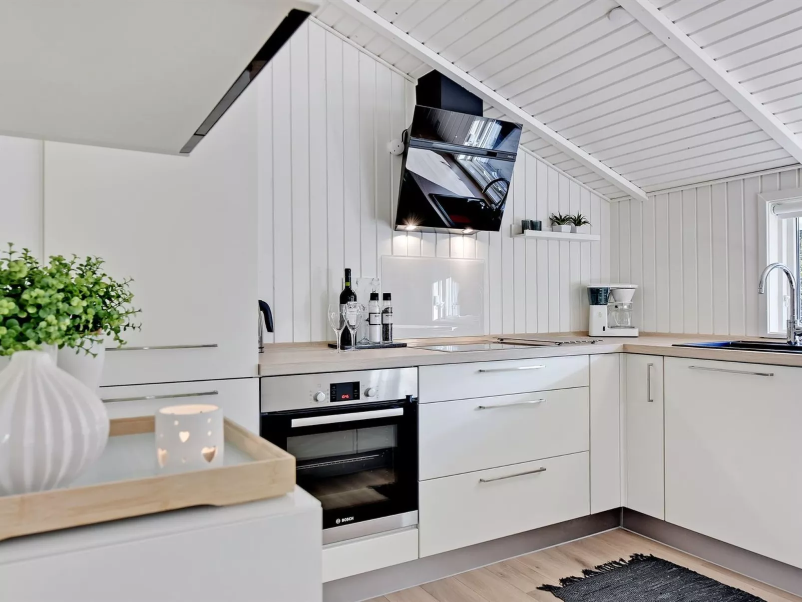 "Eirik" - 2.5km from the sea-Inside