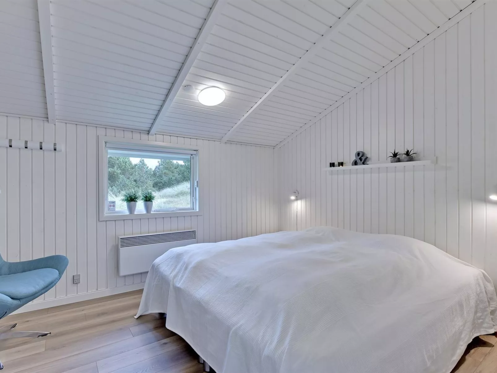 "Eirik" - 2.5km from the sea-Inside