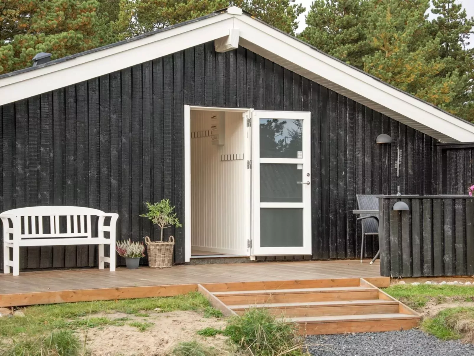 "Eirik" - 2.5km from the sea-Outside