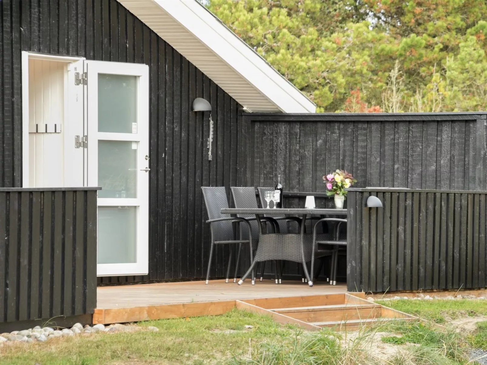 "Eirik" - 2.5km from the sea-Outside