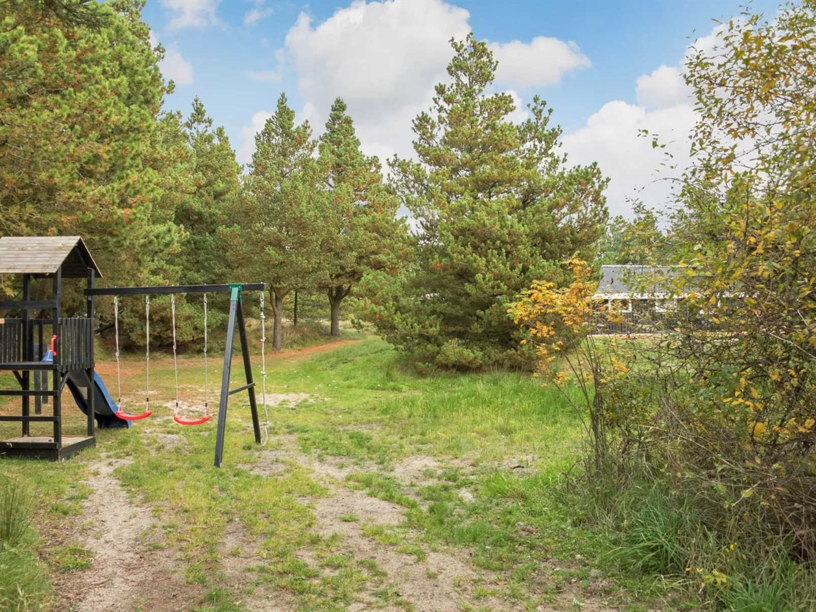 "Eirik" - 2.5km from the sea-Outside