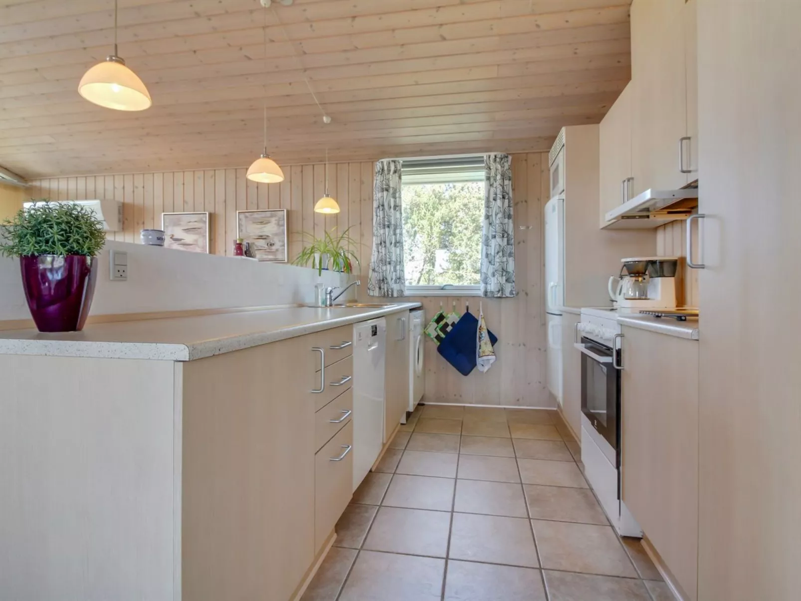 "Nadia" - 1.7km from the sea-Inside