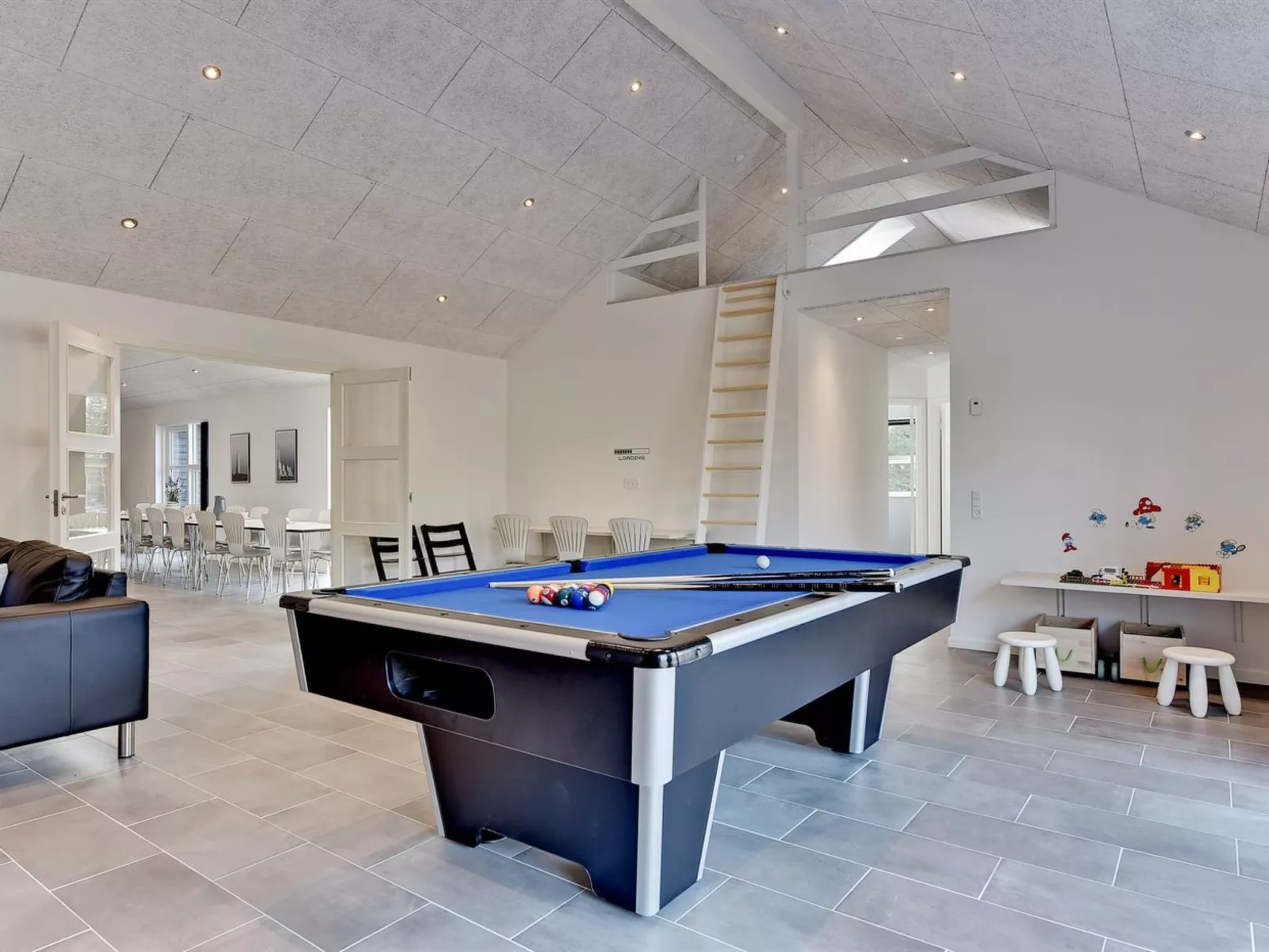 "Jeneke" - 1.6km from the sea-Inside