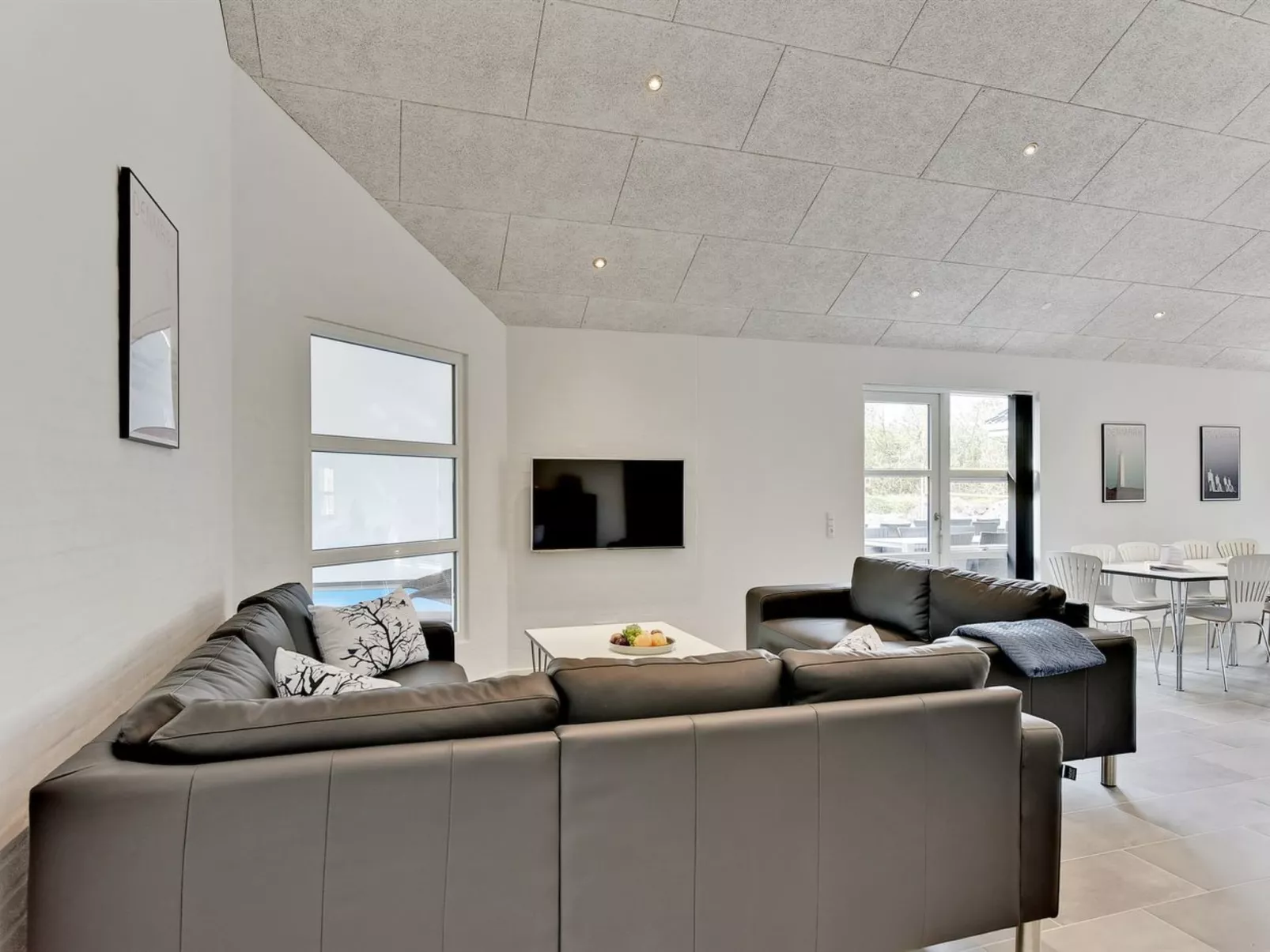 "Jeneke" - 1.6km from the sea-Inside