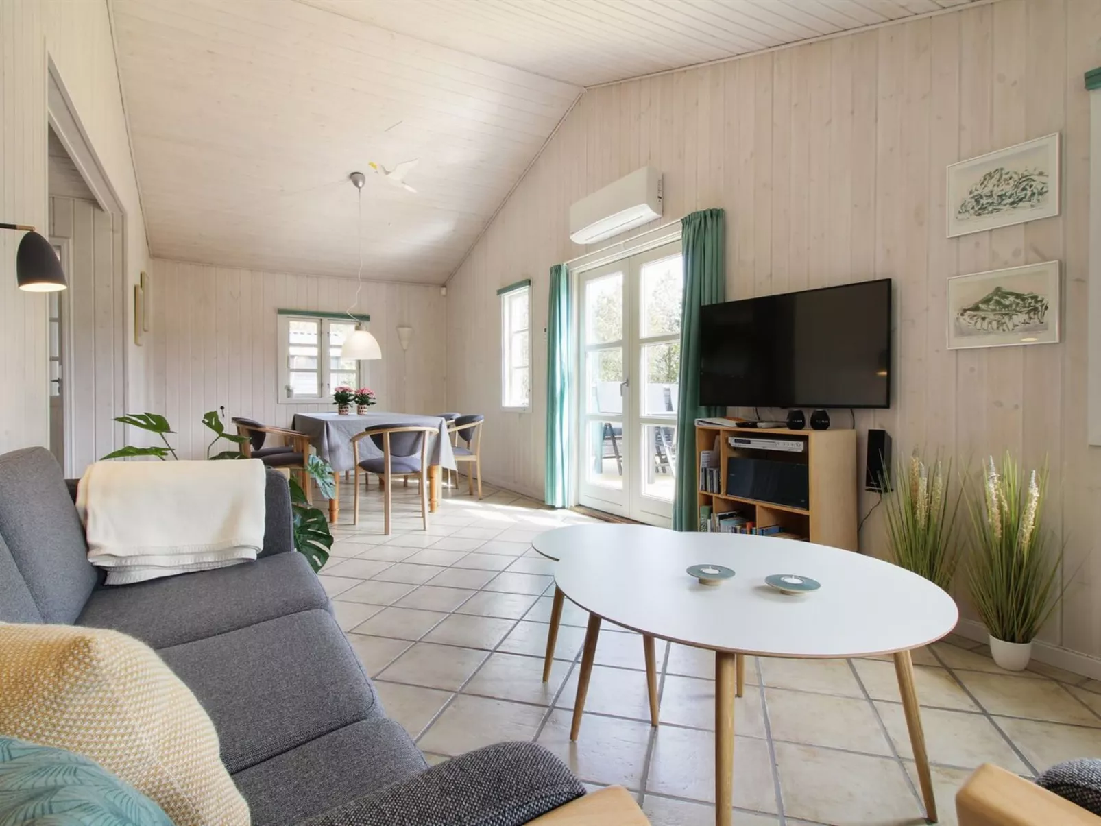 "Hillmari" - 200m from the sea-Inside