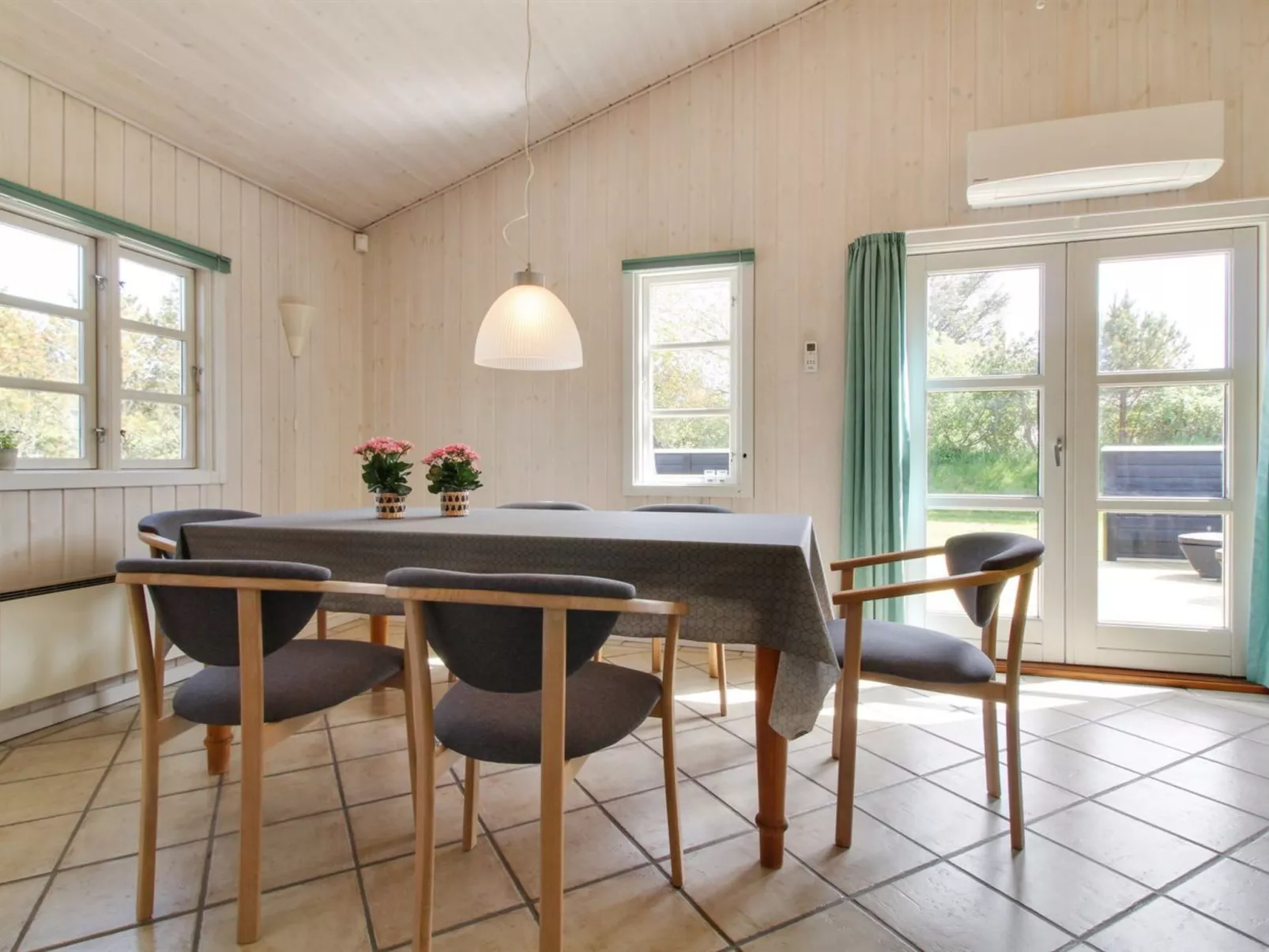 "Hillmari" - 200m from the sea-Inside