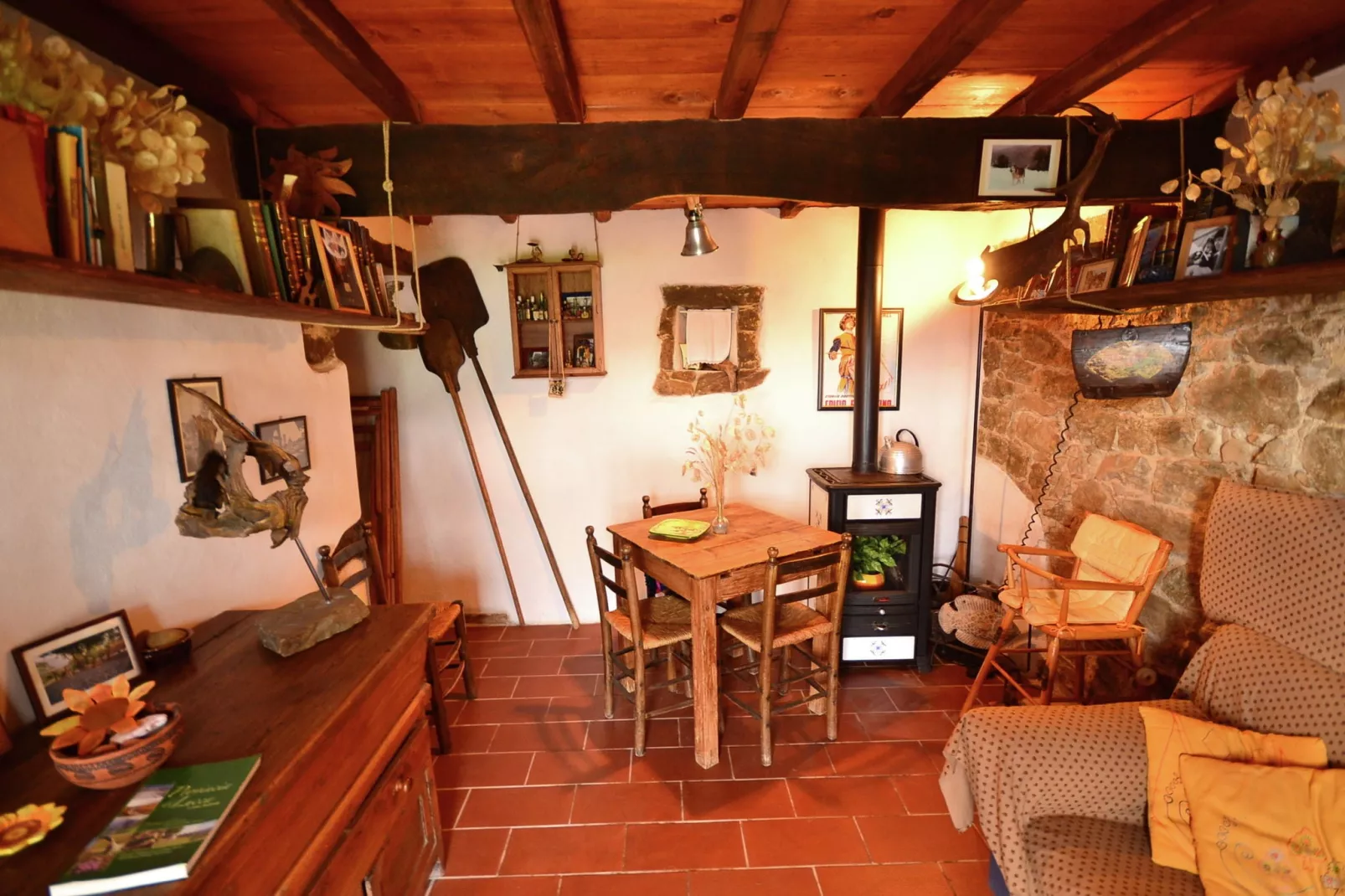 Olivi Giallo-Dining room