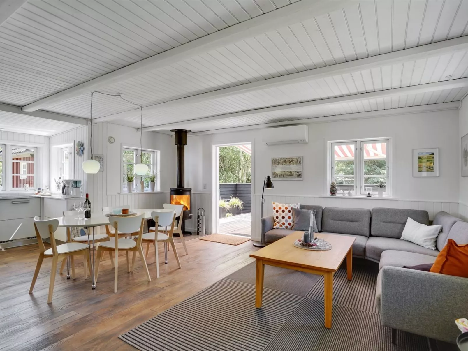 "Soile" - 12km from the sea-Inside