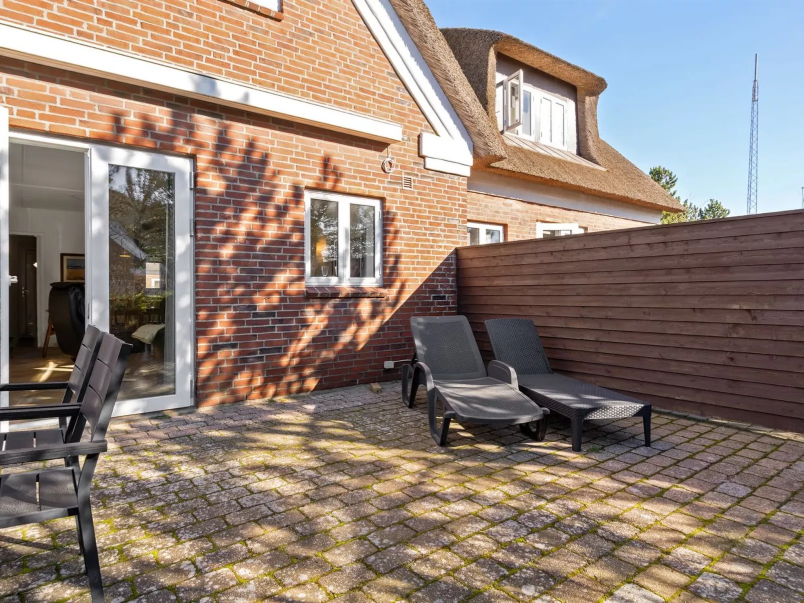 "Oneida" - 800m from the sea-Outside