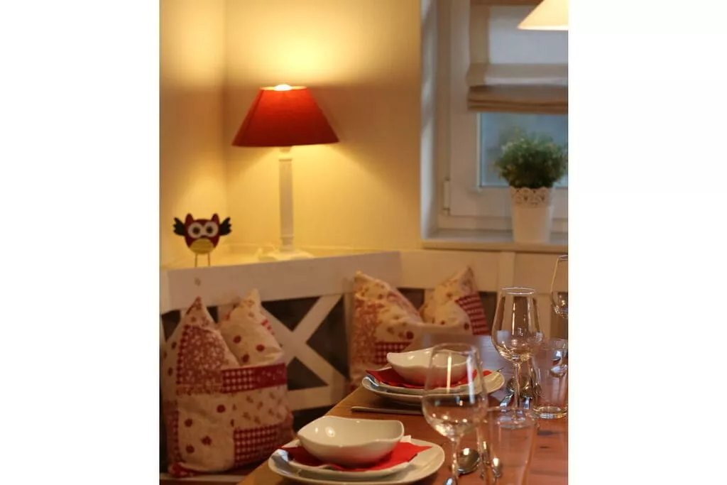 382083-Esszimmer