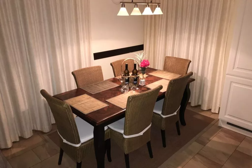 386421-Esszimmer