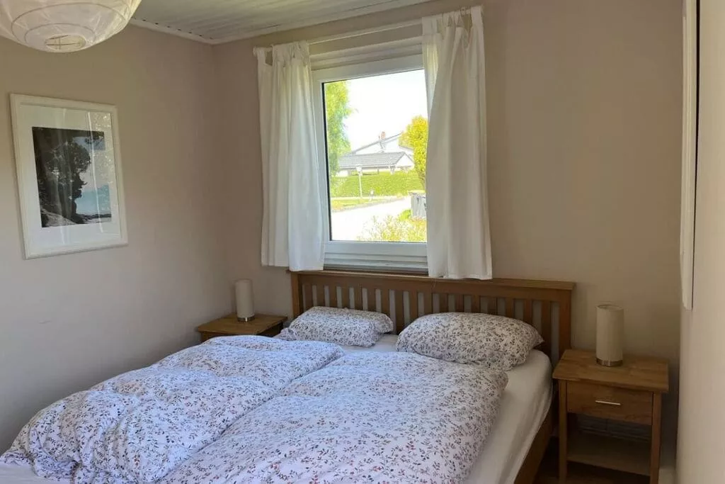 396286-Bedroom