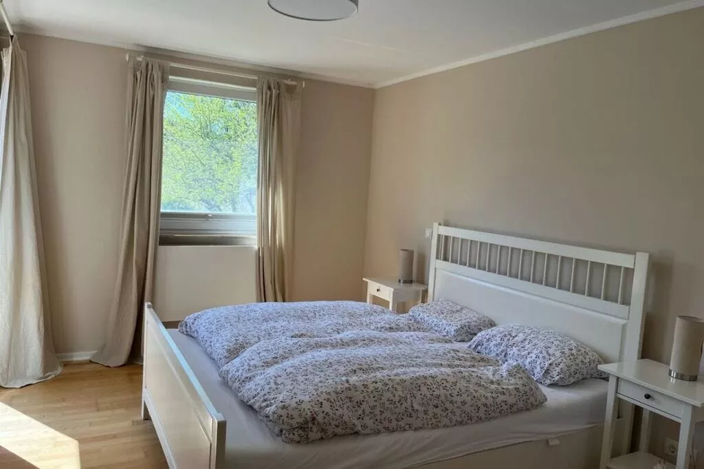 396286-Bedroom