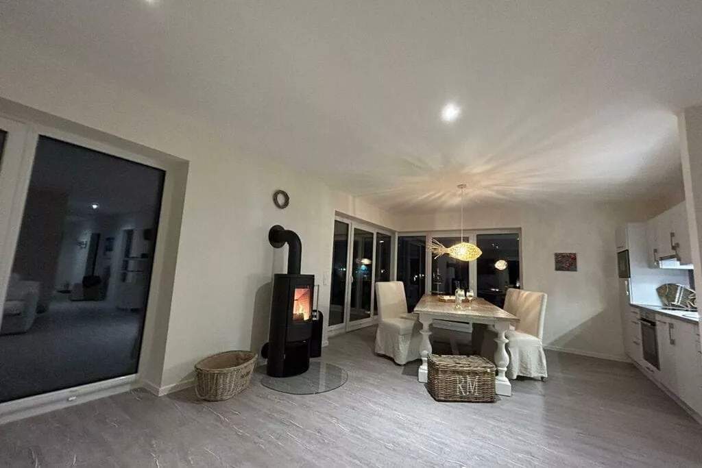 381097-Dining room