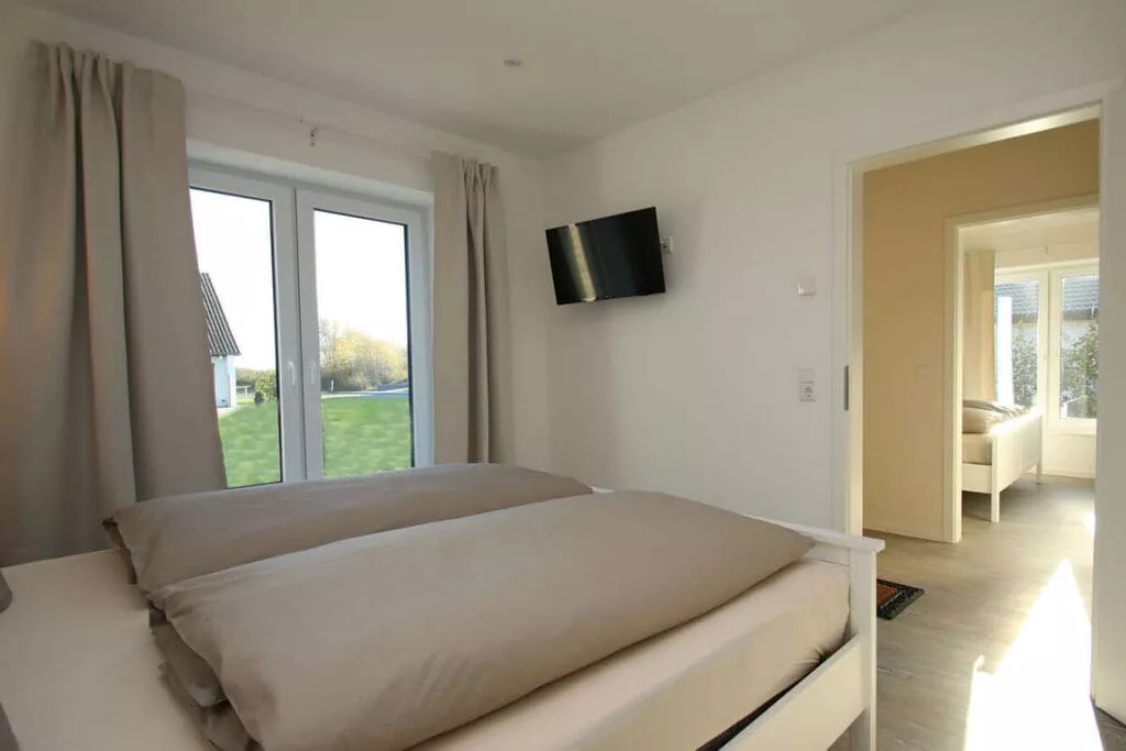 381097-Bedroom
