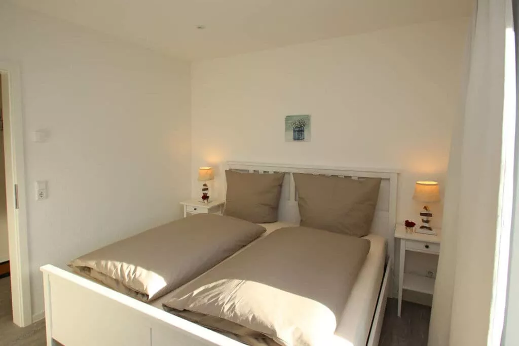 381097-Bedroom