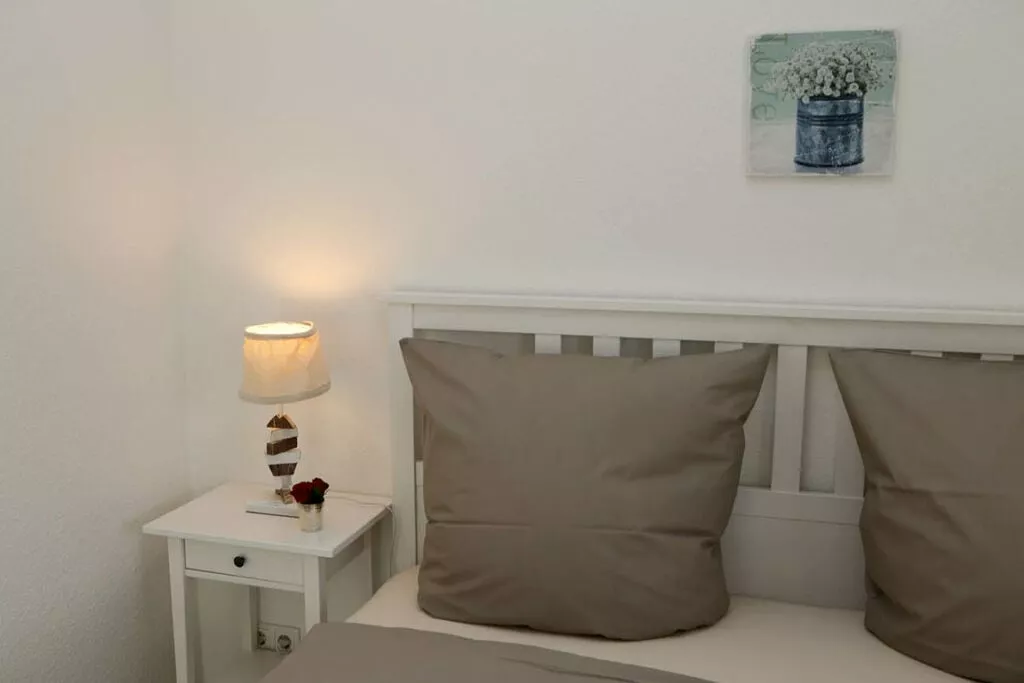 381097-Bedroom