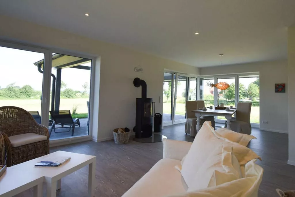 381094-Living room