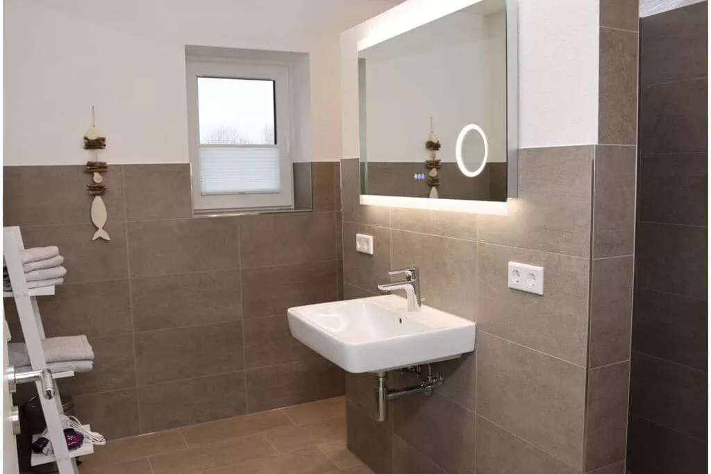 381095-Bathroom