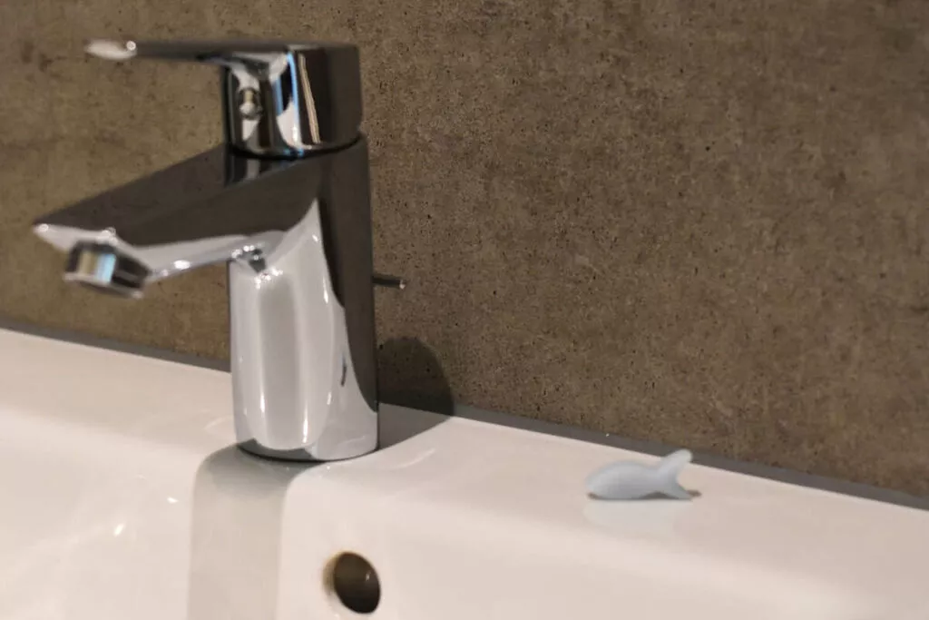 381095-Bathroom