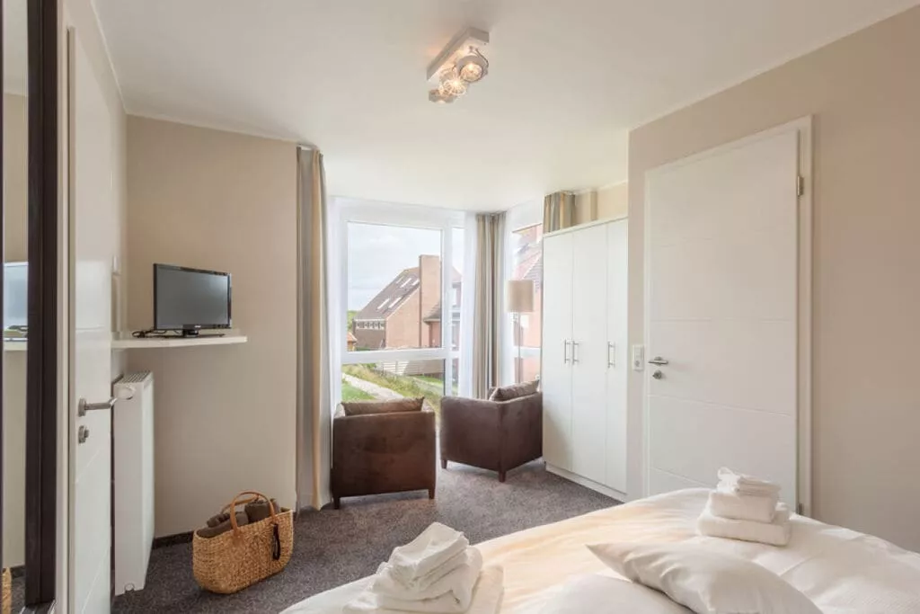 180870-Bedroom