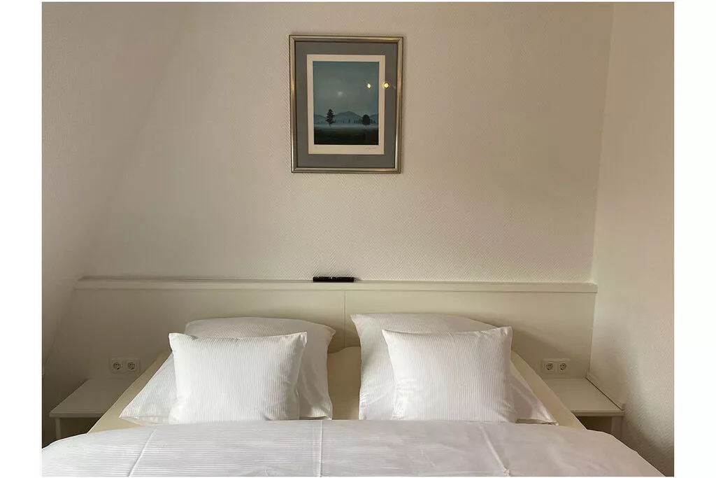 342623-Bedroom