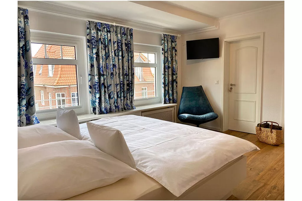 342623-Bedroom