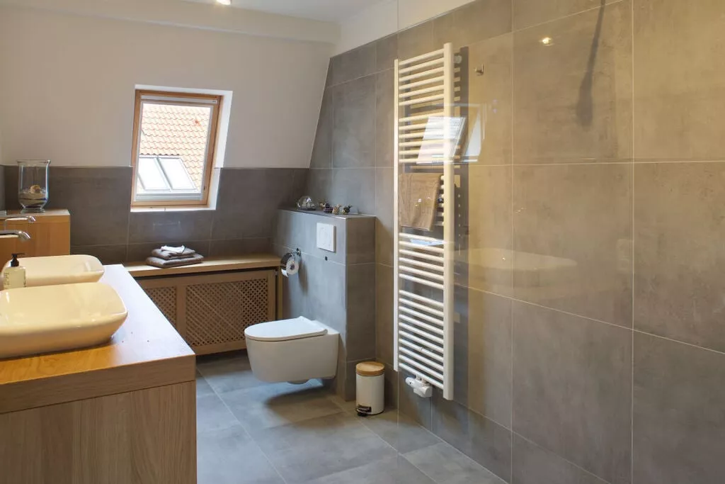 342623-Bathroom
